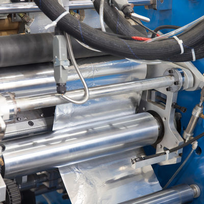 Máquina automática de rollo de papel de horneado de papel de aluminio para su producción