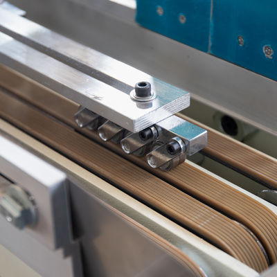 Máquina automática para hacer cajas de cartón corrugado plegado, carpeta de carpeta, pegamento de papel de aluminio