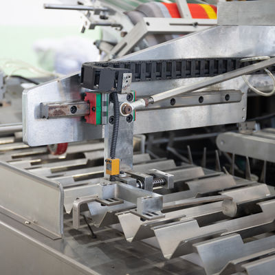 Máquina de envasado de papel de película y papel de aluminio para envases de cajas de 3200*1350*1600mm