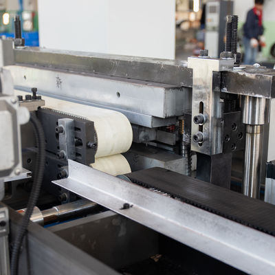 2600*2100*1500 Máquina de fijación automática de cuchillas de cuchillas de metal para cajas de papel de aluminio