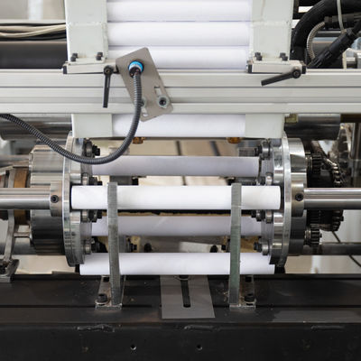 Material de embalaje de madera 4 Ejes cortador y rebobinador para el rebobinado automático de papel