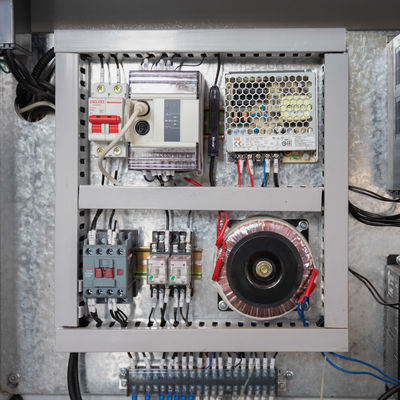 Máquina avanzada de rollo de película de estiramiento automática completa de película de adhesión de aluminio