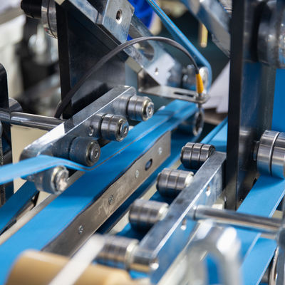 Límite recta adhesivo uniforme automático de cartón de papel aluminio caja carpeta máquina de pegamento