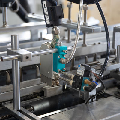 Máquina automática de embalaje de cartón con accionamiento eléctrico para embalaje de cajas de cartón de papel de aluminio