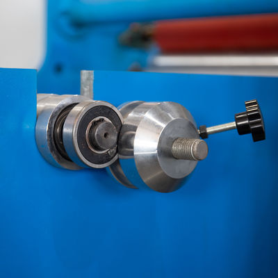 Semi-automático 3KW 2 eje de trabajo pesado de papel de aluminio papel de silicona roll Rewinder máquina