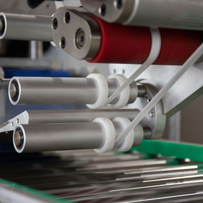 Fácil de operar Máquina automática de bobinado de papel de hornear de alta potencia para cocina