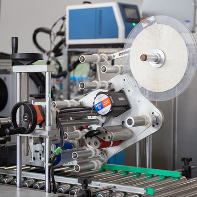 Fácil de operar Máquina automática de bobinado de papel de hornear de alta potencia para cocina