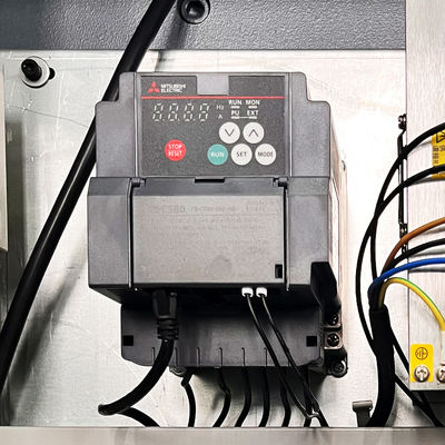 Máquina de remolque de papel de aluminio de película de adhesión de 4 husillos totalmente automática para productos