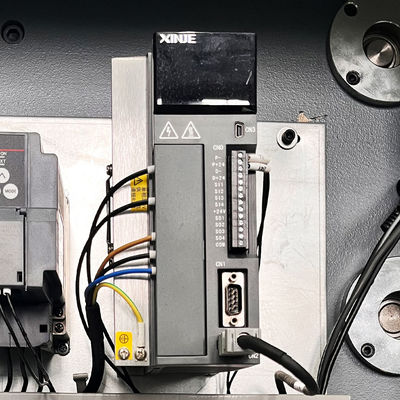 Máquina de remolque de papel de aluminio de película de adhesión de 4 husillos totalmente automática para productos